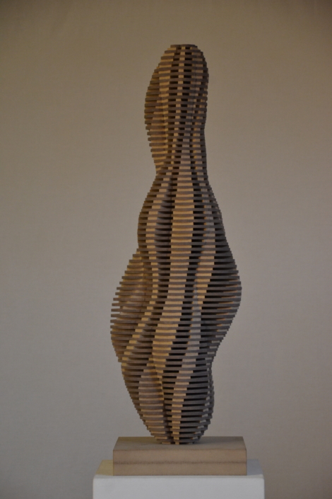 Bendicht Gertsch, «Ohne Titel» 2010, Schichtplastik Pressholz, pigmentiert, Höhe 71cm