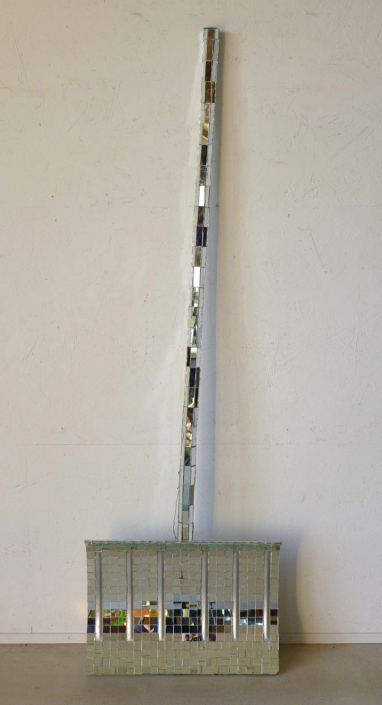 Reto Leibundgut, o.T., Spiegel, Metall, Holz, 164 x 50 x 10 cm